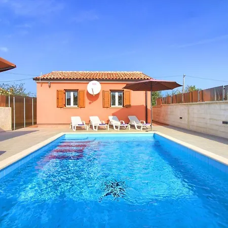 וילה Cozy With Private Pool Near Pula *