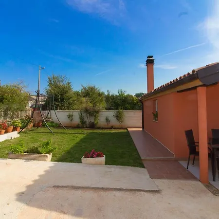 Cozy With Private Pool Near Pula *