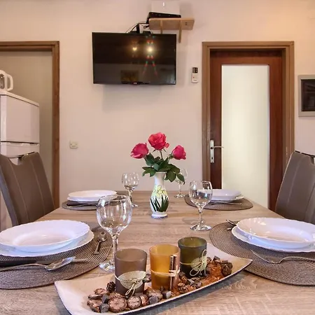 Cozy With Private Pool Near Pula וילה Loborika