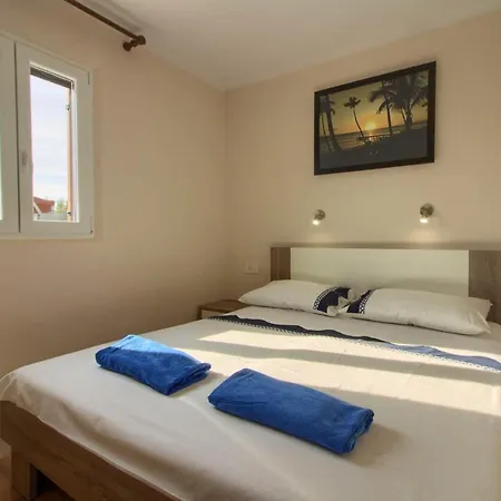 Cozy With Private Pool Near Pula Villa Loborika