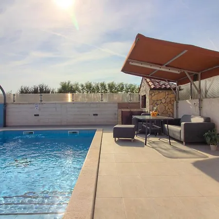 Cozy With Private Pool Near Pula וילה *