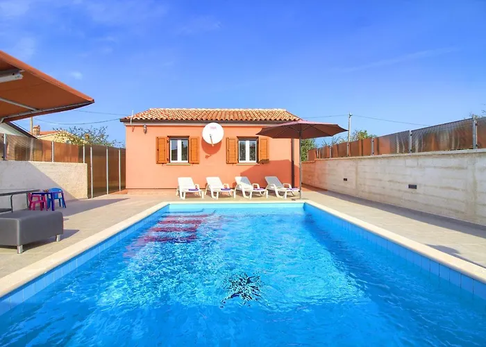 וילה Cozy With Private Pool Near Pula *