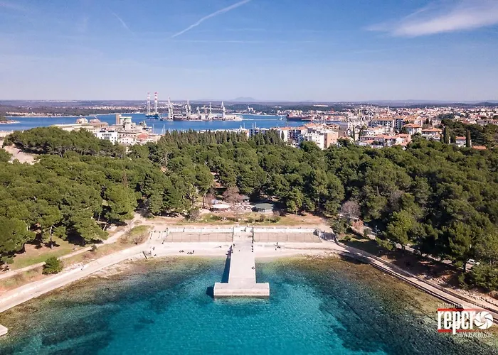 Cozy With Private Pool Near Pula * Loborika