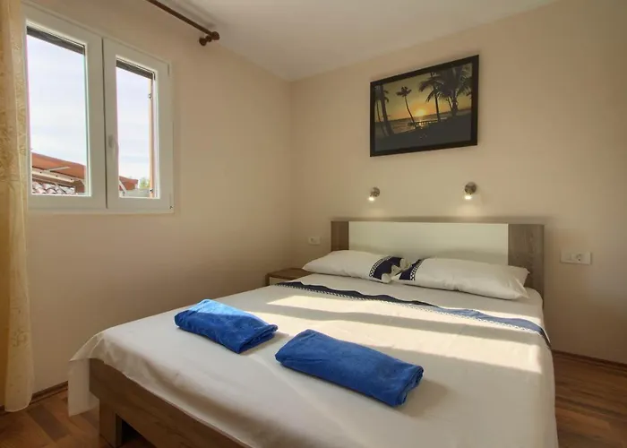 Cozy With Private Pool Near Pula וילה Loborika