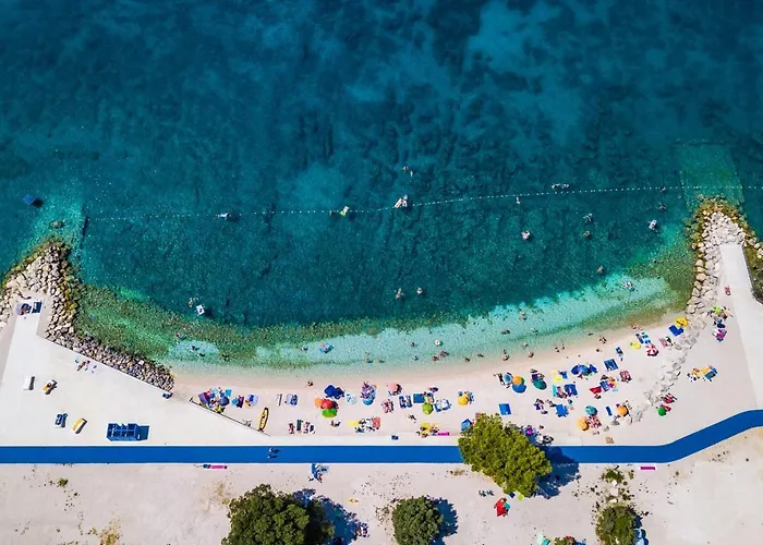 Cozy With Private Pool Near Pula