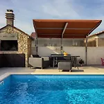 Villa Cozy With Private Pool Near Pula Loborika