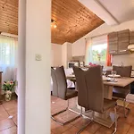 Villa Cozy With Private Pool Near Pula Loborika