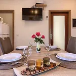 Cozy With Private Pool Near Pula Villa Loborika