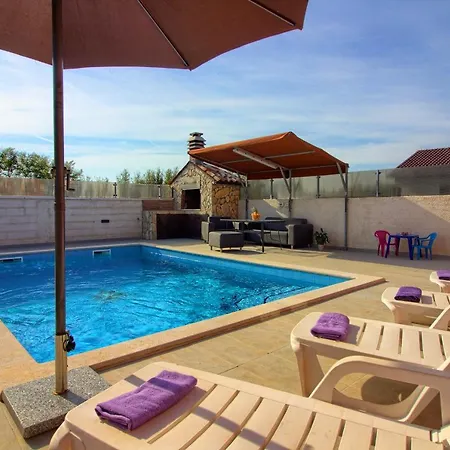 Вилла Cozy With Private Pool Near Pula *