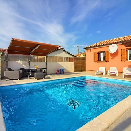Cozy With Private Pool Near Pula Вилла *