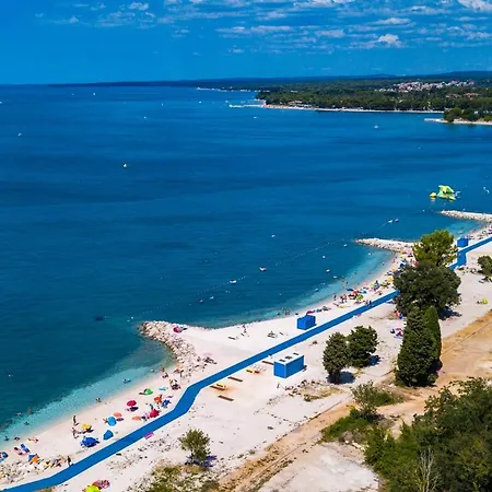 Cozy With Private Pool Near Pula Вилла Loborika