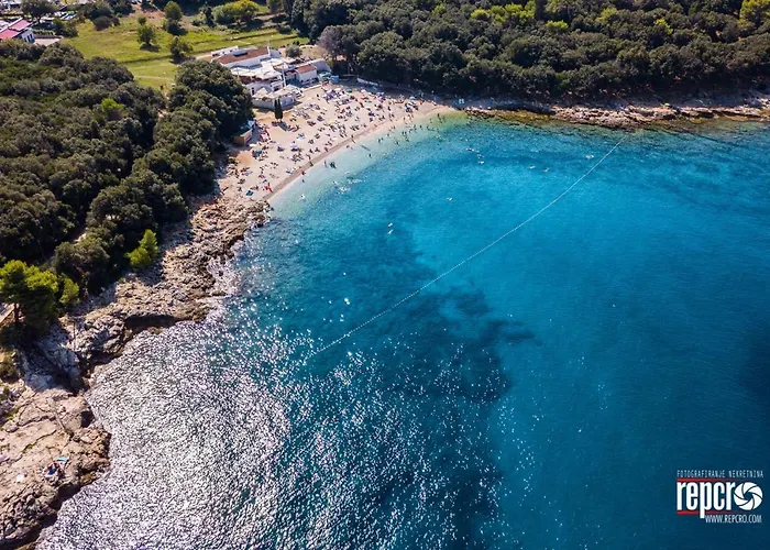 Cozy With Private Pool Near Pula Loborika